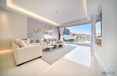 Al-Fujairah Apartamento | Special Offer with Chilled-Heated Pool & Ocean Views by Deluxe Holiday Homes