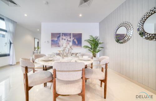 Al-Fujairah Apartamento | Special Offer with Chilled-Heated Pool & Ocean Views by Deluxe Holiday Homes