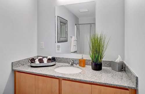 Otterbien Home Apartamento | Special Rates- Historic Cartridge Factory- 2 Bd- Sleeps 6- Bike Trail