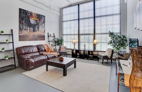 Otterbien Home Apartamento | Special Rates- Historic Cartridge Factory- 2 Bd- Sleeps 6- Bike Trail