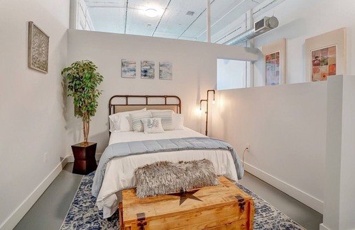 Otterbien Home Apartamento | Special Rates- Historic Cartridge Factory- 2 Bd- Sleeps 6- Bike Trail