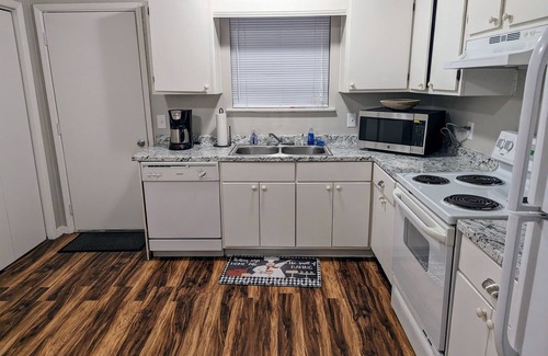 Calhoun Casa | Special rates thru Feb! 2BR Retreat
