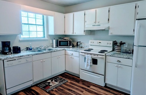 Calhoun Casa | Special rates thru Feb! 2BR Retreat