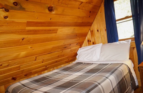 Cherokee Cabina | SPECIAL *Sept. 13th- Oct. 4th 20% off* Ol'Smoky Log Cabin on the River Unit 1