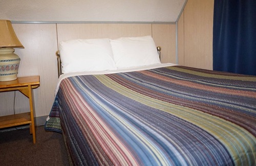 Cherokee Cabina | SPECIAL *Sept. 13th- Oct. 4th 20% off* Ol'Smoky Log Cabin on the River Unit 2
