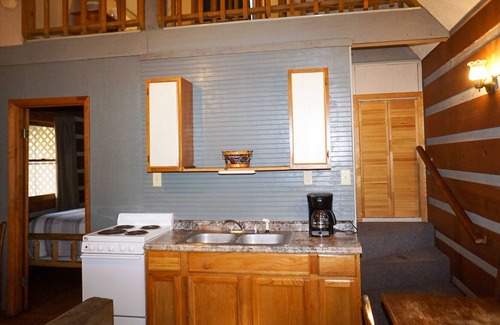 Cherokee Cabina | SPECIAL *Sept. 13th- Oct. 4th 20% off* Ol'Smoky Log Cabin on the River Unit 2
