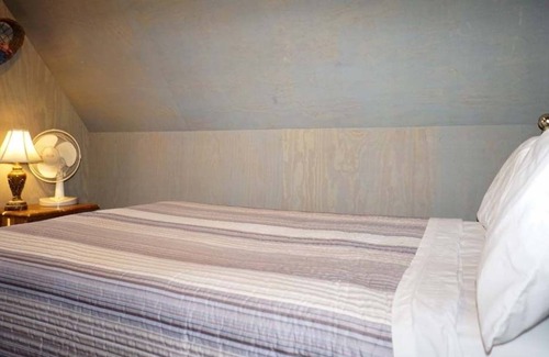Cherokee Cabina | SPECIAL *Sept. 13th- Oct. 4th 20% off* Ol'Smoky Log Cabin on the River Unit 4