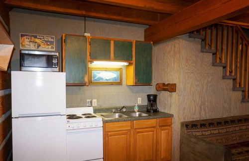 Cherokee Cabina | SPECIAL *Sept. 13th- Oct. 4th 20% off* Ol'Smoky Log Cabin on the River Unit 5