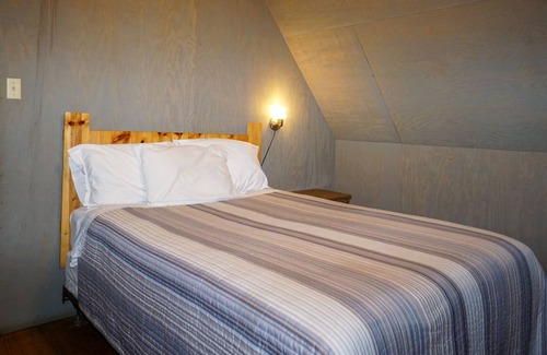 Cherokee Cabina | SPECIAL *Sept. 13th- Oct. 4th 20% off* Ol'Smoky Log Cabin on the River Unit 5