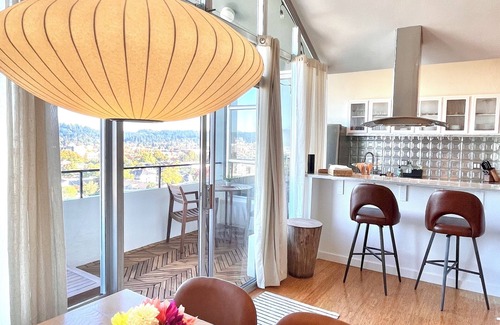 West Eugene Condominio | Special Sunrise Luxury Penthouse