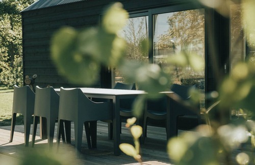 Ouddorp Cabaña | Specially designed chalet with dishwasher, in a holiday park near the sea