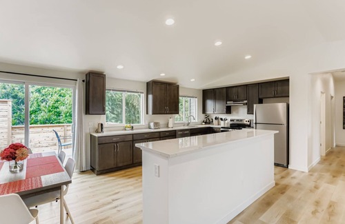 Haller Lake Casa | Specious 3-Bedroom house in Seattle- NearnLight Rail and UW, Free Parking