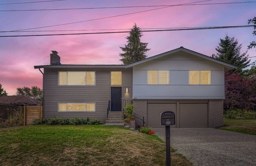 Haller Lake Casa | Specious 3-Bedroom house in Seattle- NearnLight Rail and UW, Free Parking