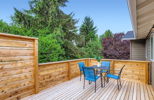 Haller Lake Casa | Specious 3-Bedroom house in Seattle- NearnLight Rail and UW, Free Parking