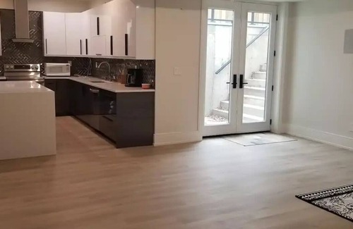 Oakville Apartamento | Specious Basement, Brand New custommade home.