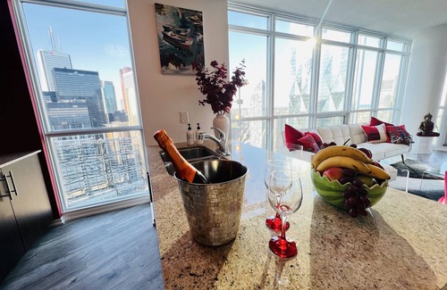 Downtown Toronto Apartamento | Specious LUX 2BD Downtown Toronto with Parking!