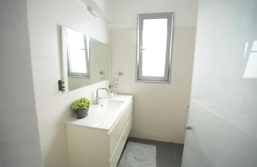 Hod HaSharon Apartamento | Specious Pastoral And Attractive 5 Bedroom Apartment Center Hod Hasharon