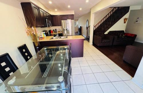 Clairlea - Birchmount Casa | specious private room with a washroom