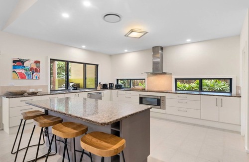 Hawks Nest Casa | Speckled Nest, TOP NOTCH