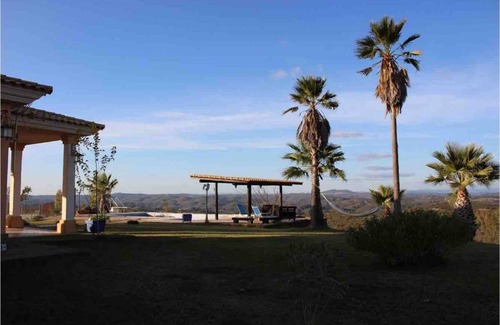 Valverde del Camino Casa | Espectacular Villa con pistas dptvas privadas