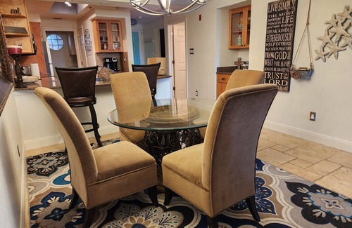 Lago Vista Condominio | Spectacular 2-bedroom Lakefront Resort Type Condo in Lake Travis