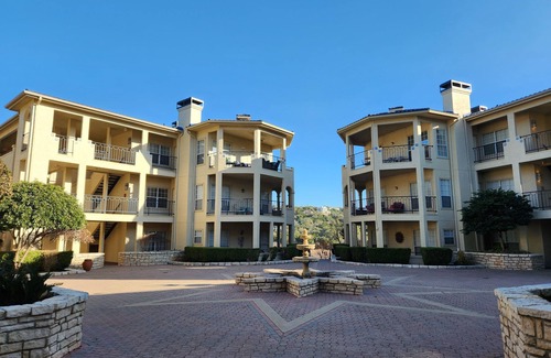 Lago Vista Condominio | Spectacular 2-bedroom Lakefront Resort Type Condo in Lake Travis