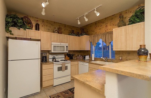 Arrowhead Ranch Condominio | Arrowhead Golf Condo Espectacular 2 BR Condo / COM Piscina / Jacuzzi / Golf