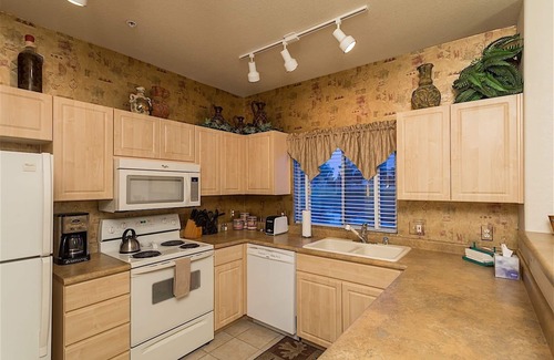 Arrowhead Ranch Condominio | Arrowhead Golf Condo Espectacular 2 BR Condo / COM Piscina / Jacuzzi / Golf