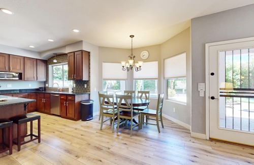 Arabian Crest Casa | Spectacular 3,900-square-foot home with heated pool & putting green
