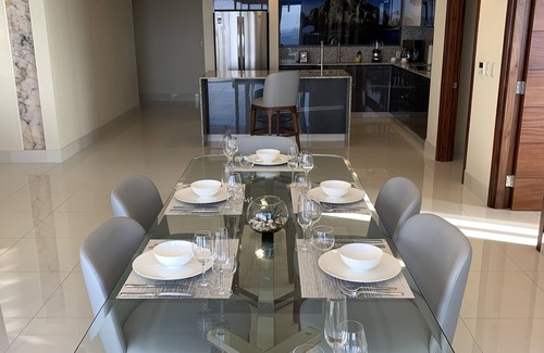 San José del Cabo Condominio | Spectacular 3 bedroom PH condo with massive terrace and panoramic ocean views .