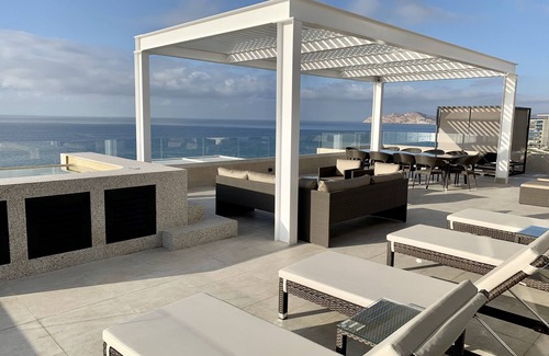 San José del Cabo Condominio | Spectacular 3 bedroom PH condo with massive terrace and panoramic ocean views .