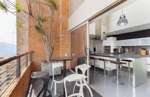 El Tesoro Apartamento | Spectacular 3BR Duplex ~ 380mts with pool and gym near El Tesoro Mall