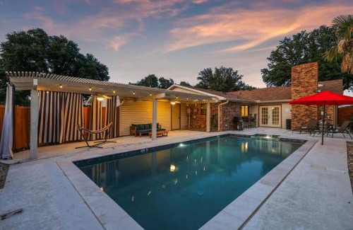 Northeast Carrollton Casa | Spectacular 4BR 2,5BA Holiday Home with Pool and Grill