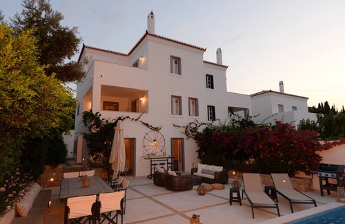 Spetses Villa | Espectacular villa Spetses de 5 dormitorios y 6 baños con vistas panorámicas y piscina privada