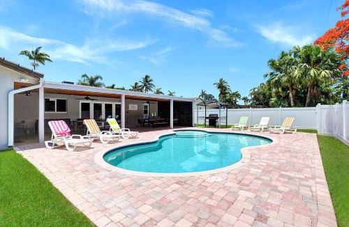 South Lake Villa | Spectacular 5BR & 5BA Villa in Hollywood Lakes