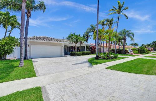 South Lake Villa | Spectacular 5BR & 5BA Villa in Hollywood Lakes