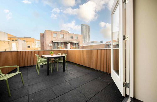 Eindhoven City Center Apartamento | Spectacular 70m² Penthouse with Terrace (R-51-C)