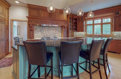 Stratton Casa | SPECTACULAR 8800 SQ.FT. LUXURY 5BR, 6-1/2BA, 4FP HOME BETWEEN STRATTON & MT.SNOW