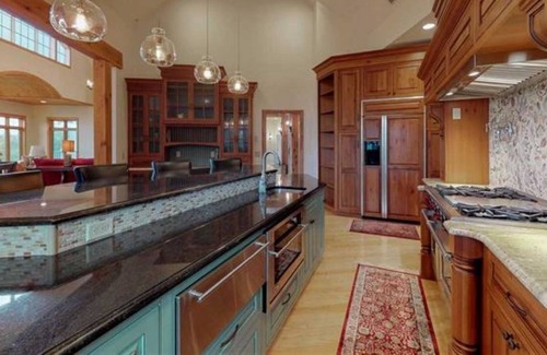 Stratton Casa | SPECTACULAR 8800 SQ.FT. LUXURY 5BR, 6-1/2BA, 4FP HOME BETWEEN STRATTON & MT.SNOW