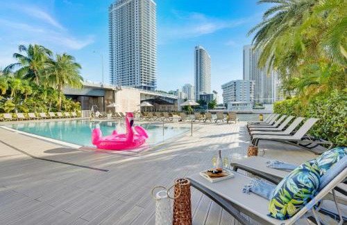 Hallandale Beach Hotel | Spectacular Apartment Beachwalk Bliss Pool Gym