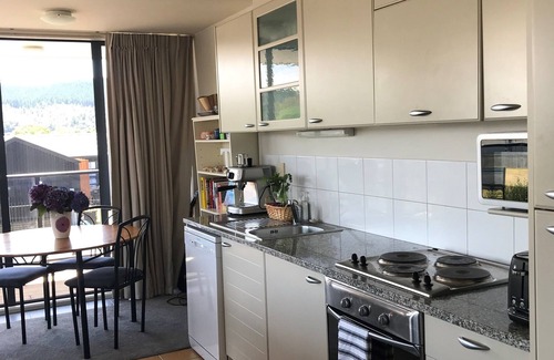 Whangamata Apartamento | Spectacular Apartment with Spa pool, Heated Swimming pool, Private Decks & some