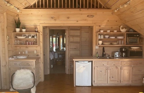 Utterson Cabaña | Spectacular Boathouse on Beautiful Skeleton Lake in Porcupine Bay