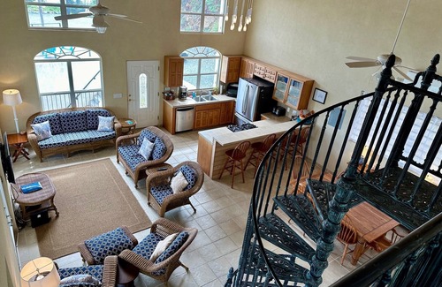 Rendezvous & Ditleff Villa | Spectacular Breezes, Gorgeous Ocean Views, and Hot Tub!!