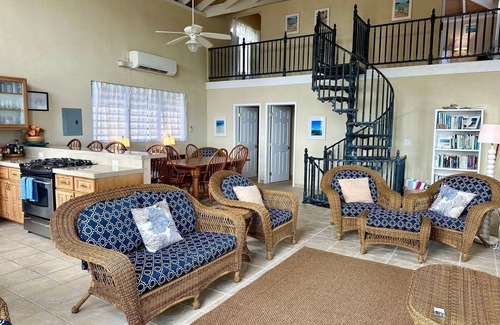 Rendezvous & Ditleff Villa | Spectacular Breezes, Gorgeous Ocean Views, and Hot Tub!!