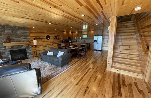 Nancy Casa | Spectacular cabin on Lake Cumberland