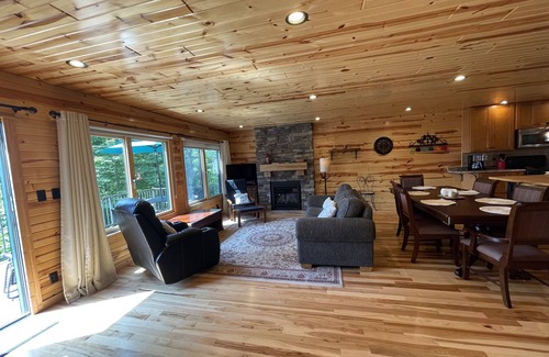 Nancy Casa | Spectacular cabin on Lake Cumberland