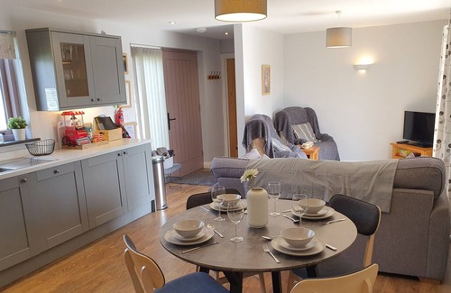 Beaworthy Casa | Spectacular Devon Views, Accessible Barn With Full Wet-room & dog Friendly