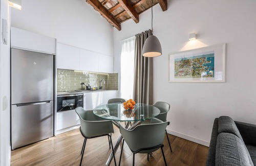 La Roqueta Apartamento | Espectacular Ático tipo estudio reformado