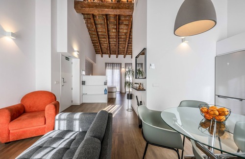 La Roqueta Apartamento | Espectacular Ático tipo estudio reformado