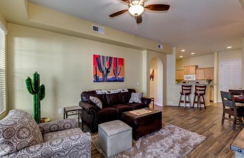 Surprise Apartamento | SPECTACULAR Ground Floor Condo Facing gorgeous COURTYARD! condo